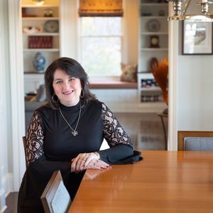 Meet your Posher, Edith